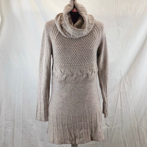 Gorgeous knit sweater dress in oatmeal - Picture 1 of 11